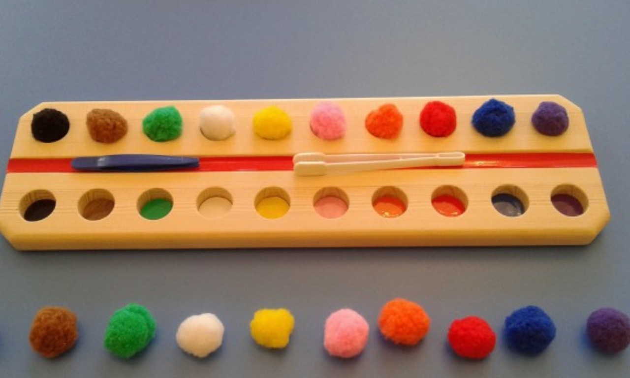 Сенсорные эталоны цвет. Сенсомоторика для детей. Игрушки для раннего возраста. Игры для развития сенсомоторики. Сенсомоторные игрушки.